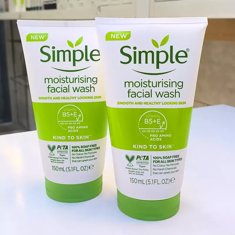 ژل شستشوی صورت سیمپل مدل Moisturizing حجم 150 میلی لیتر