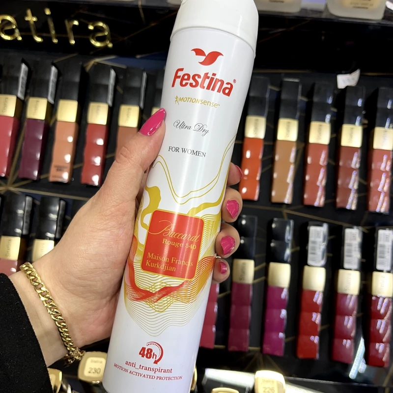 اسپری خوش بو کننده بدن زنانه فستینا مدل باکارات رژ 540
حجم 200 میای لیتر
رایحه گرم  و شرقی