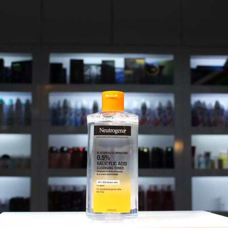 تونر نوتروژینا. جوش سر سیاه 