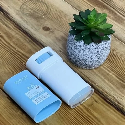 ضد آفتاب استیکی استلین مدل هیالورونیک اسید و سرامید SPF50