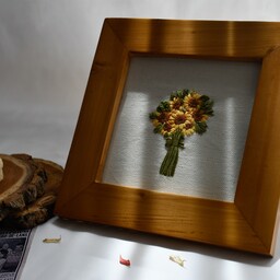 تابلو گلدوزی شده با دست طرح گل های آفتابگردان در اندازه 21در21سانتیمتر