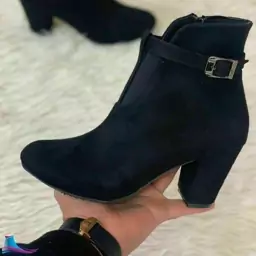 مجلسی دخترانه و زنانه طرح زی زی
کد 810 
قالب استاندارد
بغل زیپ
پاشنه 7cm
جنس سوییت
Size 37 ta 39