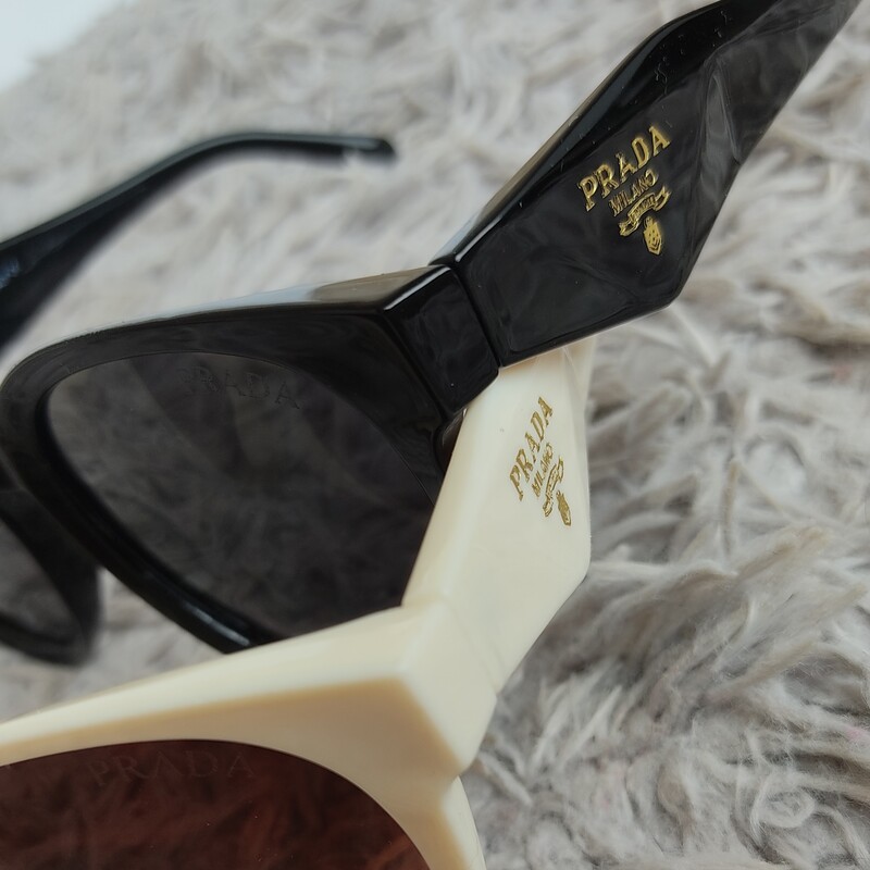 عینک آفتابی زنانه پرادا  فریم گرد دسته قشنگ یووی400 و استاندارد درسه رنگ جذاب(ارسال رایگان)
