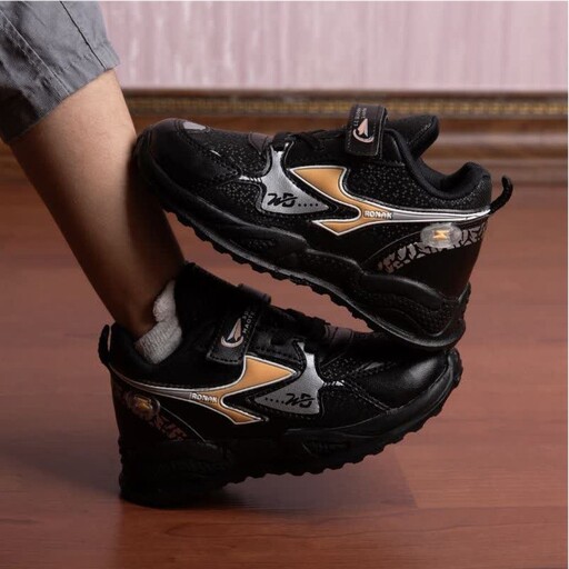 کفش اسپرت پسرانه مدل دیادورا سایز 31  33 34  35 زیره پیو تزریق فوم رویه مقاوم  کیفیت عالی