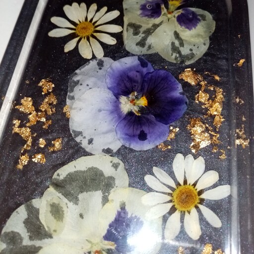 جا لیوانی خاکستری مشکی جنس رزینی همراه با طرح فانتزی گل و اکلیل و طلا - (2)