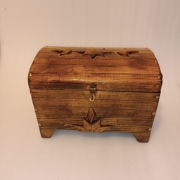 صندوقچه چوبی رنگ شده ابزار خورده  هلالی چوب سفید رنگ شده و ساده