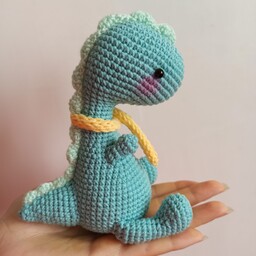 عروسک دستبافت دایناسور بافتنی سبز آبی شال  دار تمساح 
