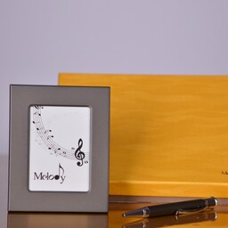   خودکار و قاب عکس از برند ملودی با جعبه هاردباکس کادویی 