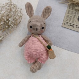 عروسک خرگوش بانی با کیف و هویج