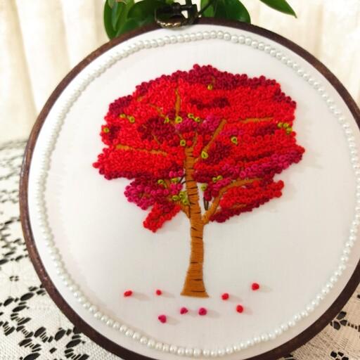 تابلو ی گلدوزی شده درخت پاییزی دوخته شده تمام با دست