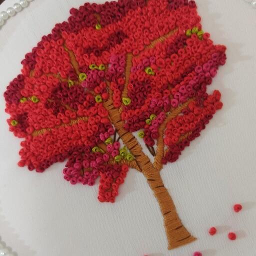 تابلو ی گلدوزی شده درخت پاییزی دوخته شده تمام با دست