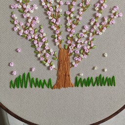 تابلوی شکوفه های بهاری روبان دوزی  با طرح شکوفه  درسایز متوسط