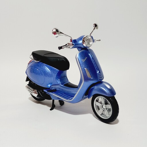 ماکت فلزی موتور سیکلت وسپا Vespa  رنگ آبی مقیاس یک به دوازده طول 15 سانتی متر