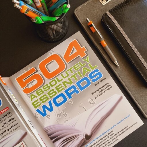 کتاب 504 Essential Words (504 کلمه ضروری) آموزش زبان انگلیسی بدون ترجمه قطع رحلی، نشر جنگل، کیفیت  (پلاس A Plus (A