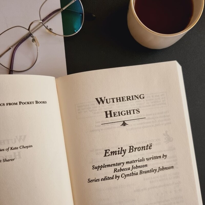 کتاب رمان  Wuthering Heights (بلندی های بادگیر) زبان اصلی اثر  Emily Bronte (امیلی برونته) عاشقانه کلاسیک زبان اصلی