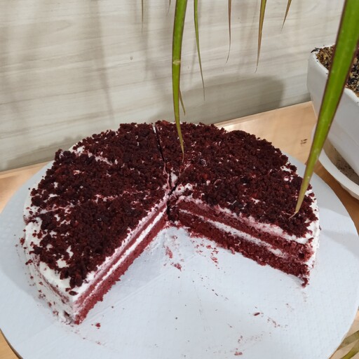 کیک ردولوت (قرمز مخملی) وزن 1000 گرم  مناسب یلدا سالگرد
