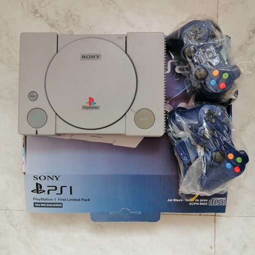 کنسول بازی پلی استیشن 1 بازسازی شده  بهمراه2 دسته آکبند وفیش تصویر  کابل برق و کارتن playstation 1 پلی استیشن1 ps1