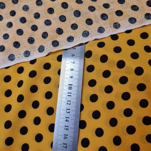 پارچه لباس مدل کودری نخی خالدار  عرض یک و نیم متر (قیمت هر  یک متر) 
