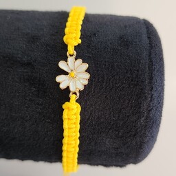 دستبند بافته شده گل بابونه رنگ زرد مدل کشویی با تغییر سایز  ، دست ساز