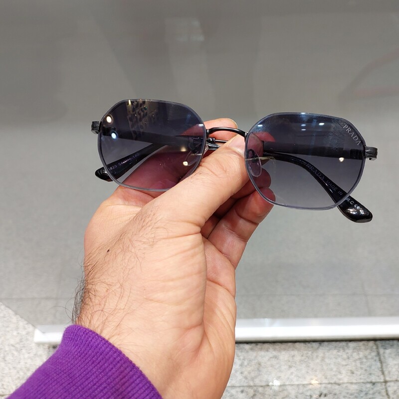 عینک آفتابی اسپرت مردانه  مارک پرادا مدل چند ضلعی عدسی یووی 400 استاندارد(رنگ مشکی )