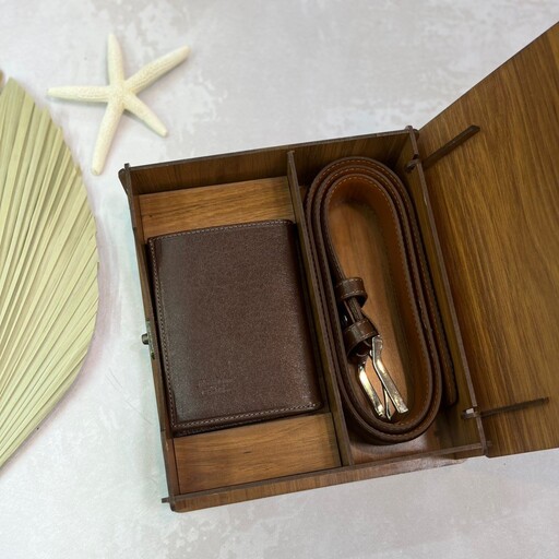 ست کیف پول و کمربند کیف کوتاه مردانه چرم طبیعی مدرن همراه با جعبه کادویی چوبی 