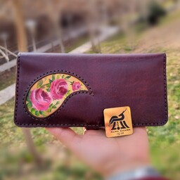 کیف پول زنانه چرم طبیعی نقاشی شده کیف پول چرم و نقاشی بته جقه محصول آلما چرم 