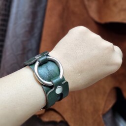 دستبند چرم طبیعی گاوی دست دوز طرح ایماژ رنگ سبز قابل سفارش رنگ دلخواه