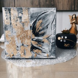 جاکلیدی دیواری دست ساز  نقاشی شده روی بوم طرح پروانه ورق طلا سایز 15 در 15