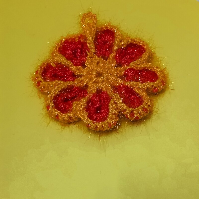اسکاج مدل گل چند برگ یک لایه در رنگ قرمز و زرد مناسب جهیزیه 