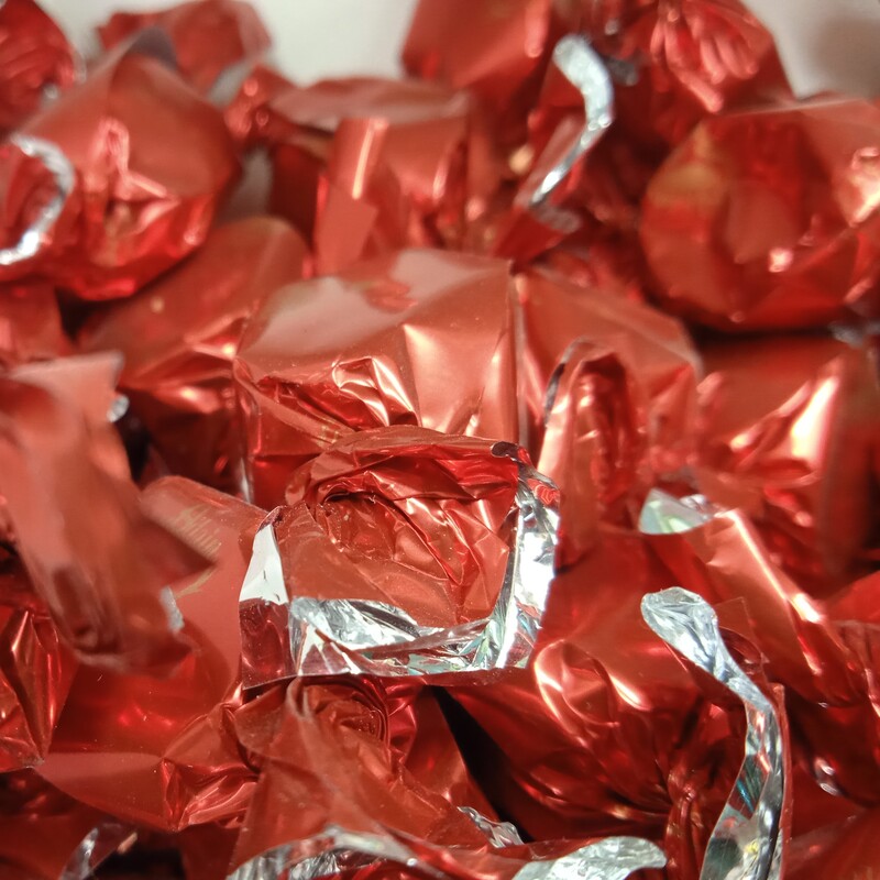 شکلات مغزدار کاراملی آدرین، تافی کاراملی پنج رنگ،  (900گرم)