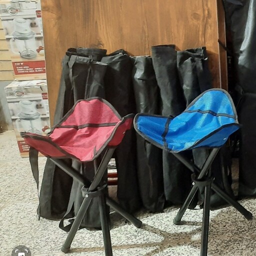 صندلی 3پایه تاشو مسافرتی سبک با پایه های آهنی و پارچه برطنت ضخیم ضد آب و قابل شستشو و دارای کاور بند دار ضد آب در 2 رنگ
