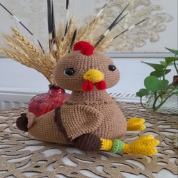 عروسک بافتنی مرغ حنایی، قابل سفارش با رنگ دلخواه شما