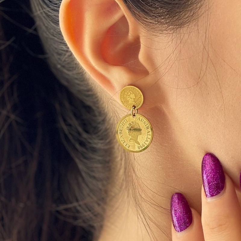 گوشواره الیزابت سکه ای رنگ ثابت و کاملا ضد حساسیت مشابه ترین طرح طلا