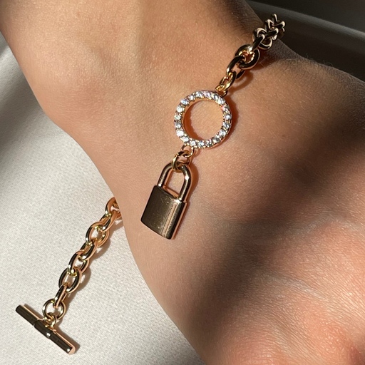 دستبند زنجیری طرح قفل تی T مدل 1 برند ژوپینگ رنگ طلایی ثابت با آویز قفل تیفانی