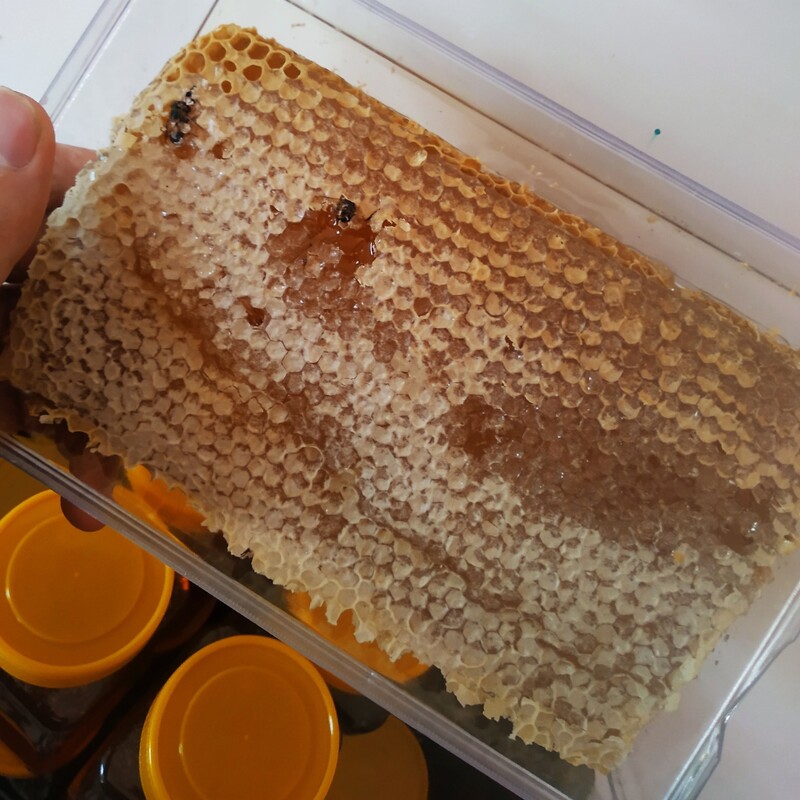 عسل موم دار کریستال 1000گرمی اوینار صددرصد طبیعی و با کیفیت به شرط تست  هرچی از زنبوره داریم چون زنبورداریم