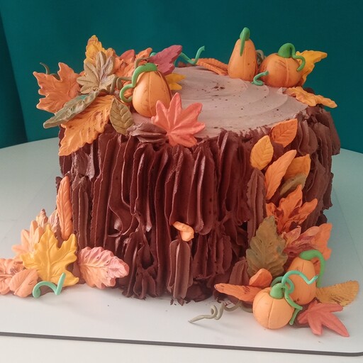 کیک خامه ای مدل پاییزی تنه درخت 