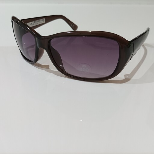 عینک آفتابی زنانه مشکی فریم کائوچویی کد 552  محصول شرکت beeline آلمان UV400 برند accessories به همراه شناسنامه محصول