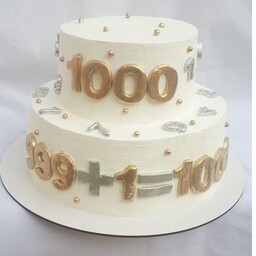 کیک دو طبقه خانگی با دیزاین فوندانت برای جشن هزار