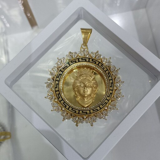 مدال ورساچ و زنجیر طنابی
نقره با روکش طلا نانو ترکیه