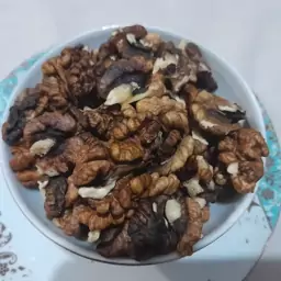 مغز گردو خورشتی و صبحانه ایرانی با رنگ تیره و مغز گوشتی به وزن 500گرم