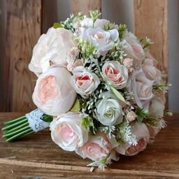 دسته گل مصنوعی عروس  مشابه با طبیعی قابلیت شست و شو ساخته شده با بهترین متریال 