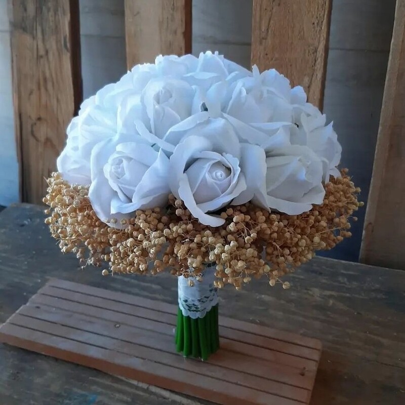 دستهِ گلِ عروس با گل های رز سفید 