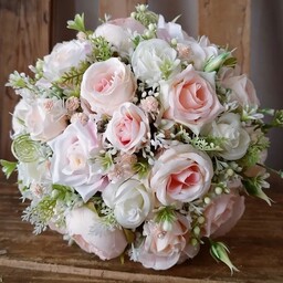 دسته گل عروس تولید شده با بهترین محصولاته وارداتی 