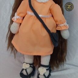 عروسک دختر  بافتنی  بزرگ  همراه لباس کیف و کفش