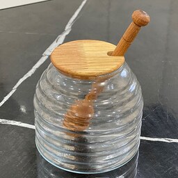 ظرف عسل به همراه قاشق چوبی