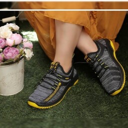 کفش راحتی ست زنانه و مردانه مدل آدیداس اسلش مشکی زرد با رویه بافتی و نخی تنفسی و زیره پی یو و تزریق مستقیم (37تا46)