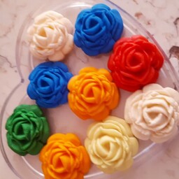 قند تزیینی فوندانتی بسیار زیبا و شیک مدل گل رز  در رنگهای متنوع مناسب قندون کیک کاپ کیک و ژله