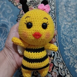 عروسک بافتنی زنبورک زیبا