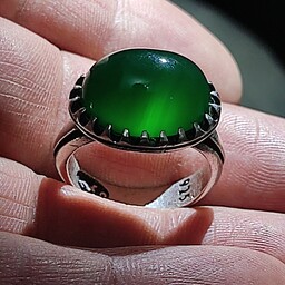 انگشتر نقره عیار 925 با عقیق سبز زمردی 