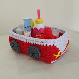 سبد تریکو مستطیل سفید و قرمز عروسکی مدل ماشین مناسب وسایل کودک و سیسمونی پسرانه